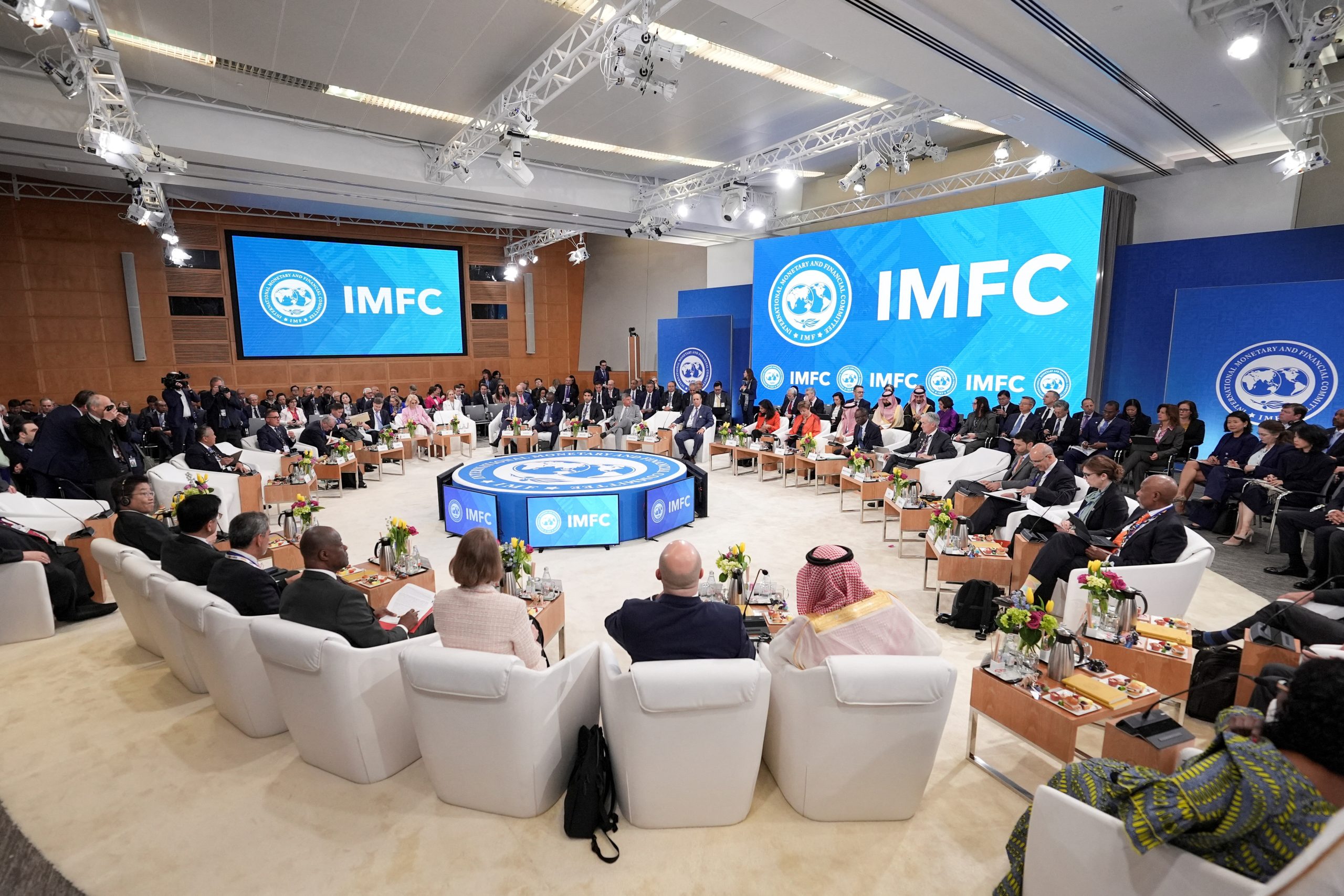 صندوق النقد الدولي يرفع من احتمالية حدوث ركود في الولايات المتحدة مع تصاعد الرسوم الجمركية التي تدفع نحو تباطؤ اقتصادي عالمي، وأخبار مالية أخرى يجب معرفتها